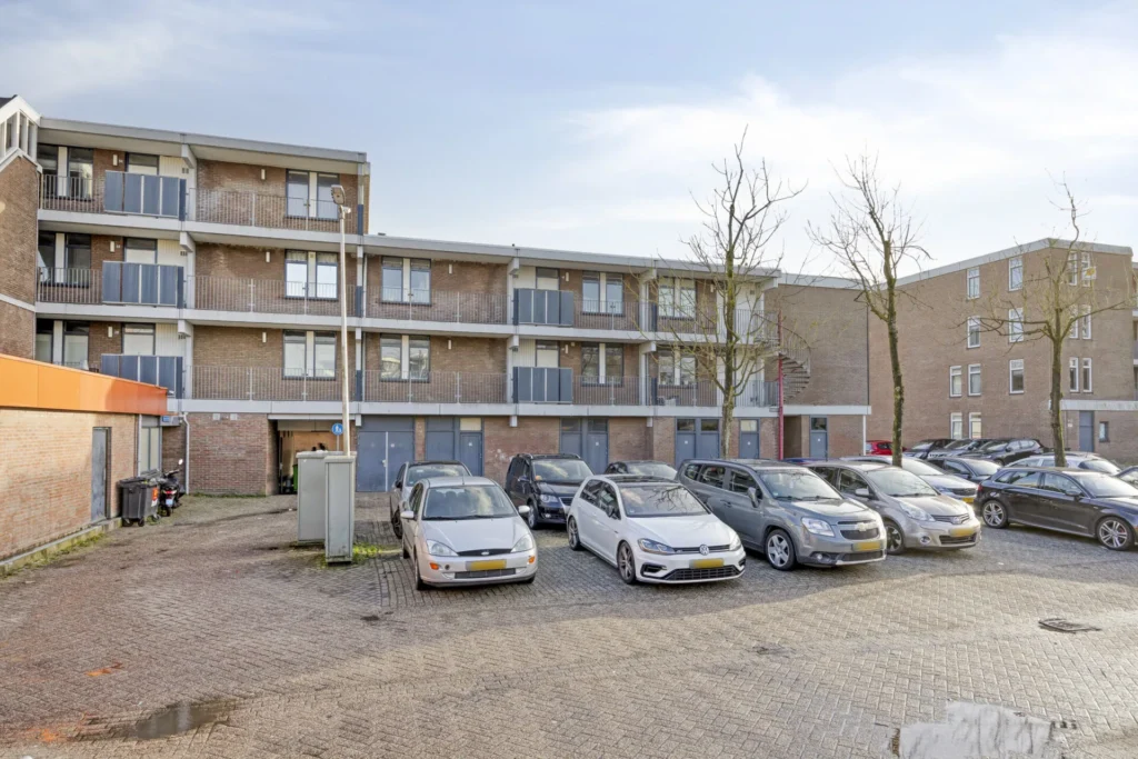 Titus Brandsmahove 32