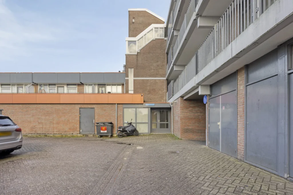Titus Brandsmahove 32