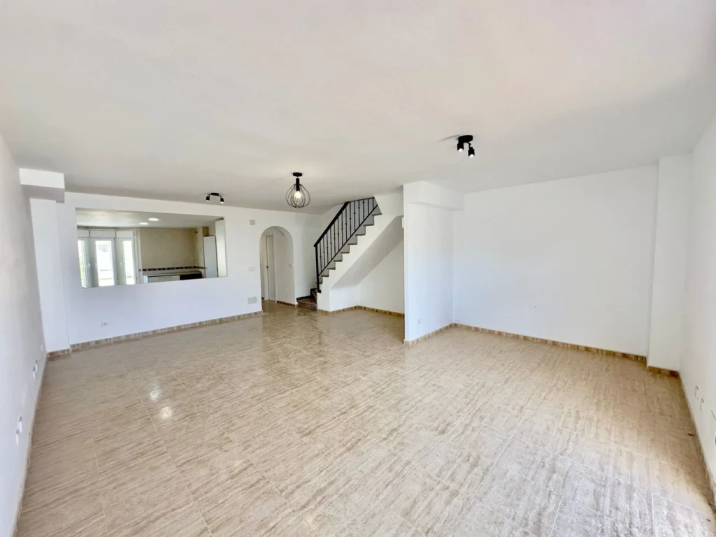 Instapklare, gerenoveerde woning met garage in hartje Fuengirola
