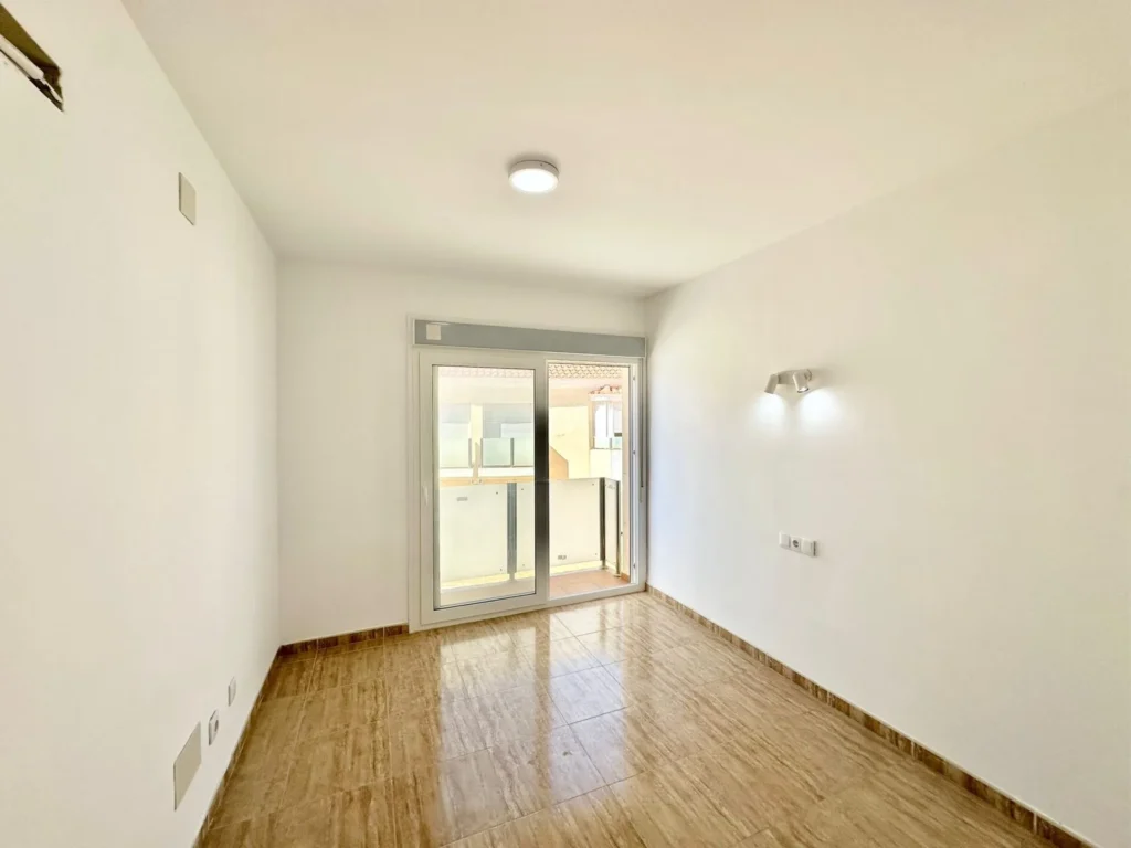 Instapklare, gerenoveerde woning met garage in hartje Fuengirola