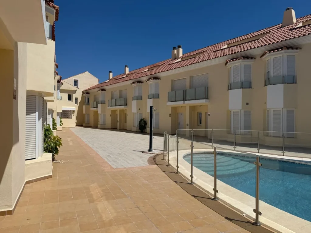Instapklare, gerenoveerde woning met garage in hartje Fuengirola