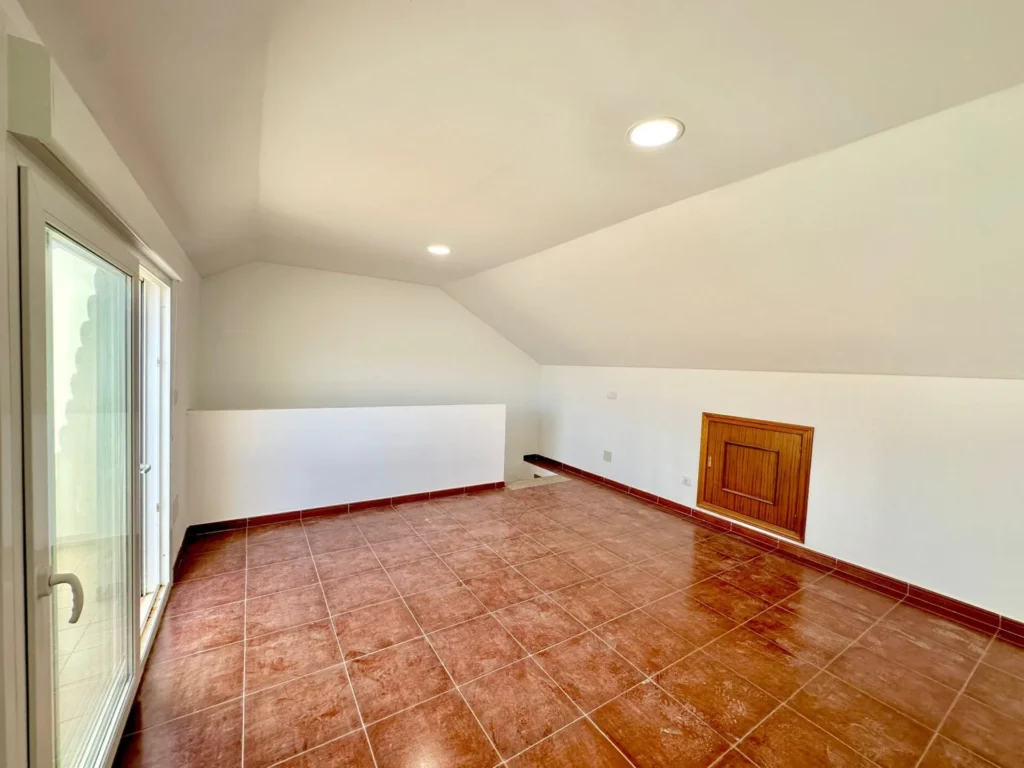Instapklare, gerenoveerde woning met garage in hartje Fuengirola
