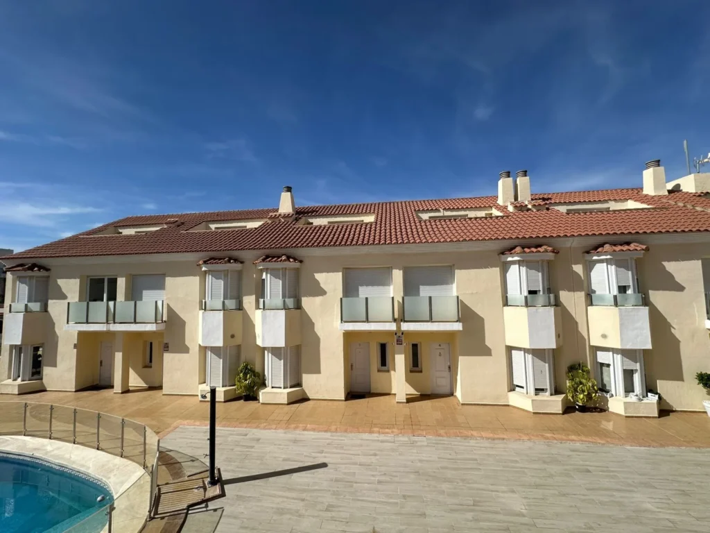 Instapklare, gerenoveerde woning met garage in hartje Fuengirola