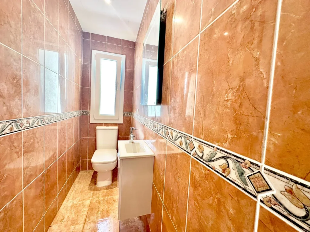 Instapklare, gerenoveerde woning met garage in hartje Fuengirola