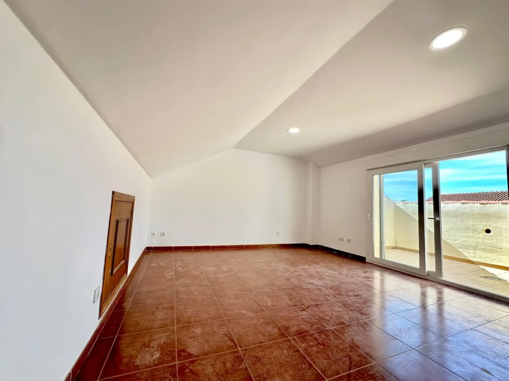 Instapklare, gerenoveerde woning met garage in hartje Fuengirola