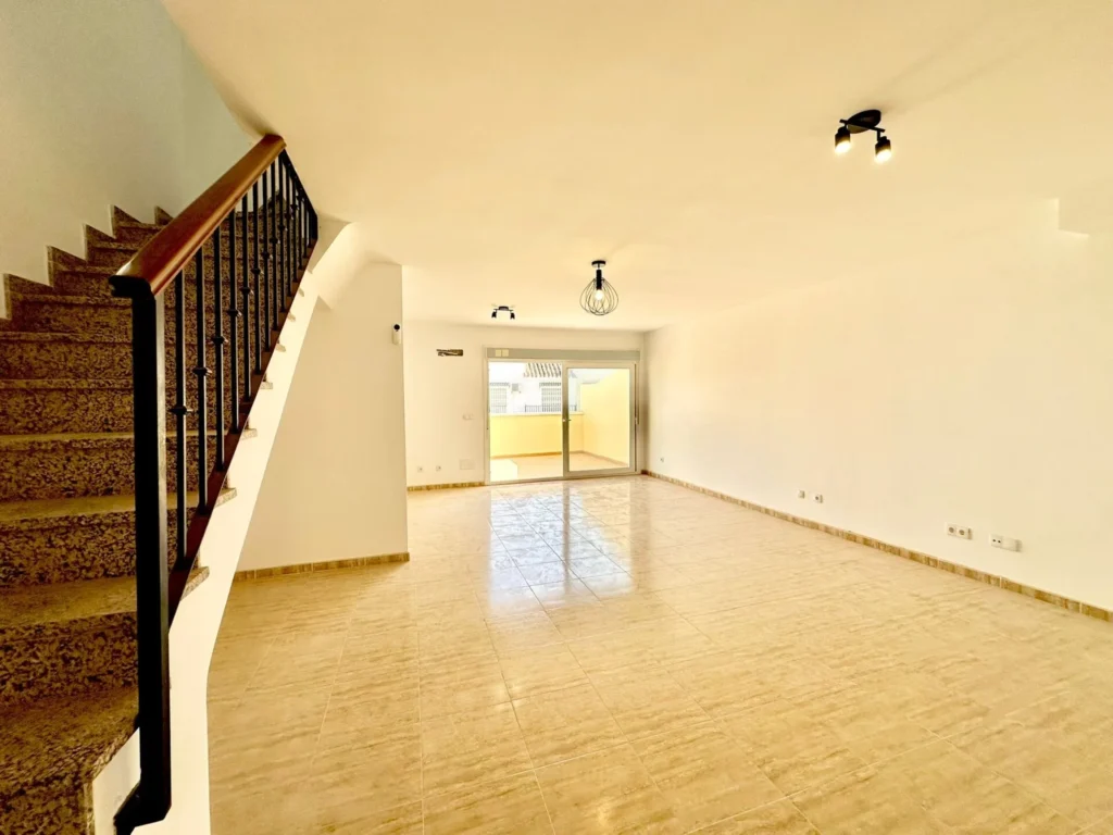 Instapklare, gerenoveerde woning met garage in hartje Fuengirola