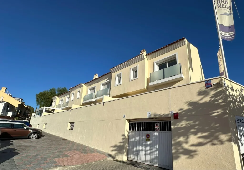 Instapklare, gerenoveerde woning met garage in hartje Fuengirola