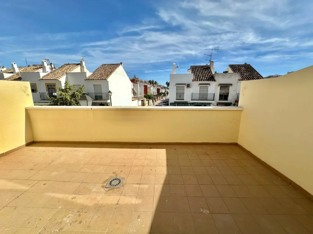 Instapklare, gerenoveerde woning met garage in hartje Fuengirola