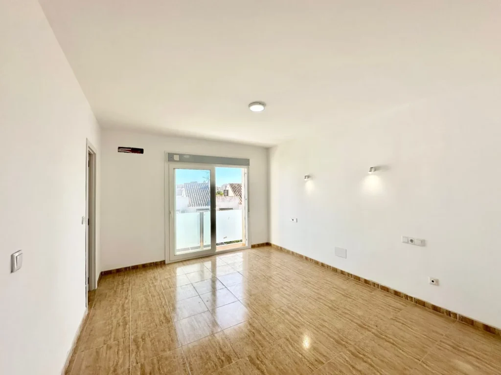 Instapklare, gerenoveerde woning met garage in hartje Fuengirola