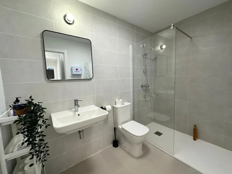 Instapklaar 2-slaapkamer appartement in het hart van Estepona