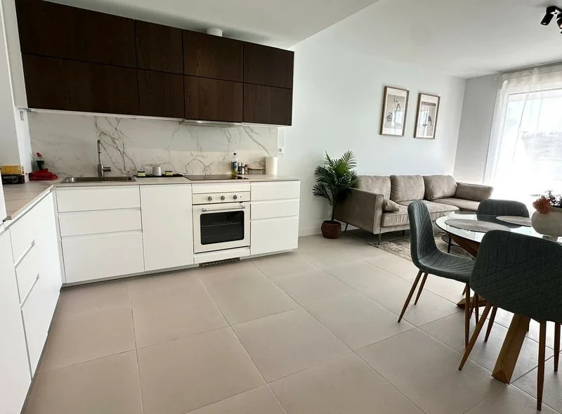 Instapklaar 2-slaapkamer appartement in het hart van Estepona