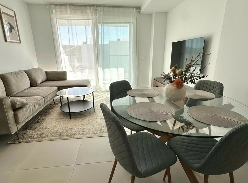 Instapklaar 2-slaapkamer appartement in het hart van Estepona
