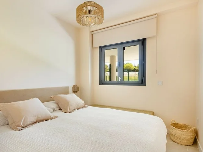 Stijlvol 2-slaapkamer tuinappartement in Aranya Estepona