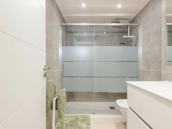Stijlvol 2-slaapkamer tuinappartement in Aranya Estepona