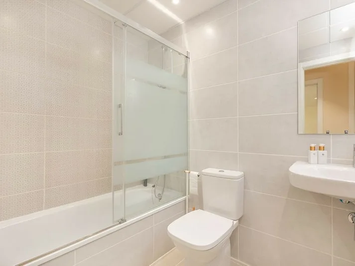Stijlvol 2-slaapkamer tuinappartement in Aranya Estepona