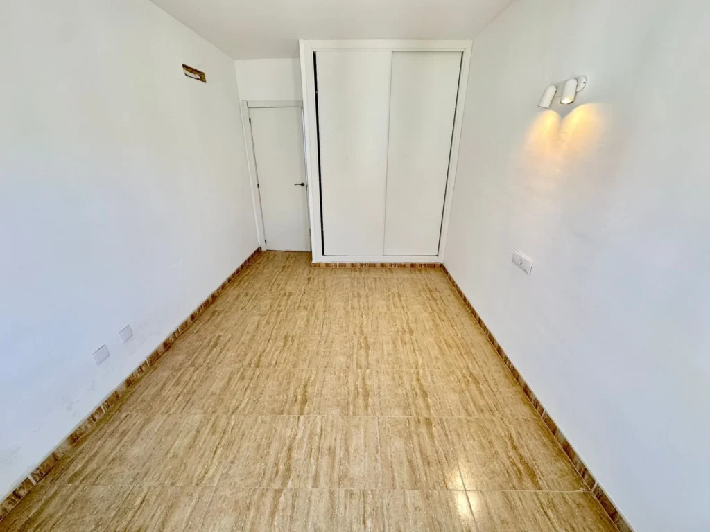 Instapklare, gerenoveerde woning met garage in hartje Fuengirola