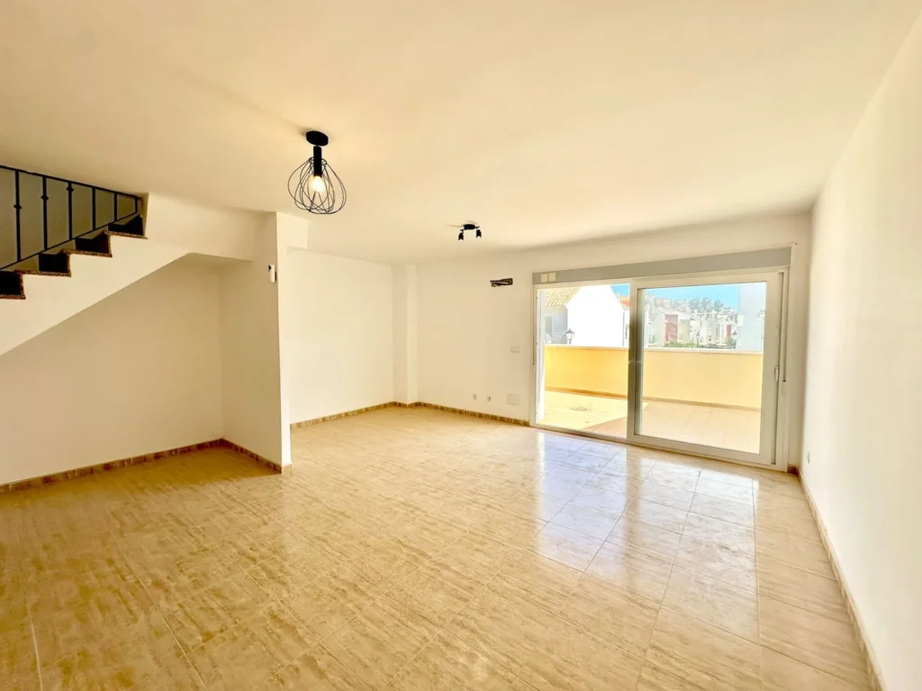 Instapklare, gerenoveerde woning met garage in hartje Fuengirola