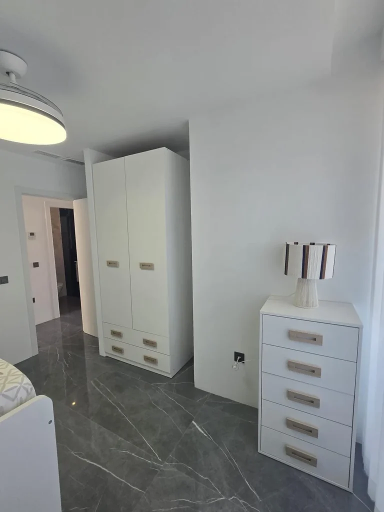 Instapklare, gerenoveerde woning met garage in hartje Fuengirola