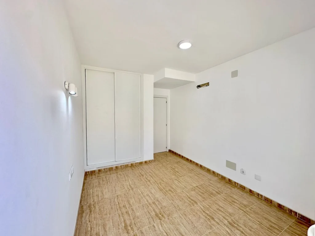Instapklare, gerenoveerde woning met garage in hartje Fuengirola