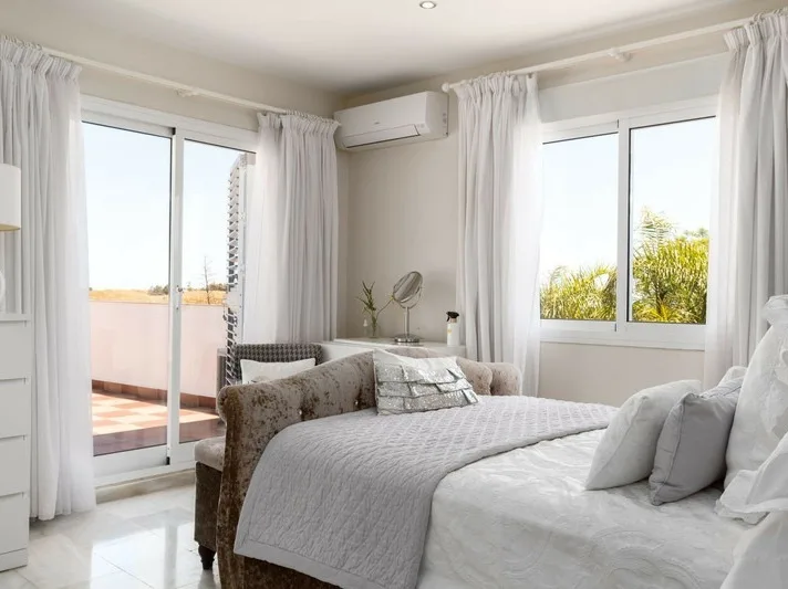 Mediterrane villa met zeezicht en extra bouwperceel – La Cala de Mijas