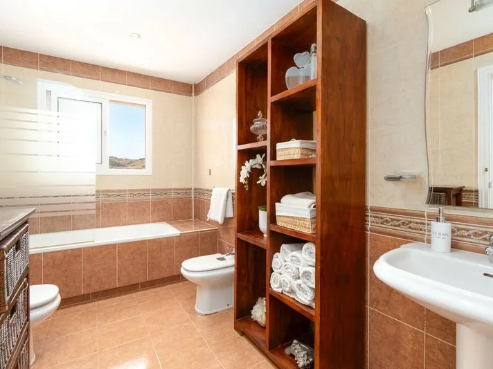 Mediterrane villa met zeezicht en extra bouwperceel – La Cala de Mijas