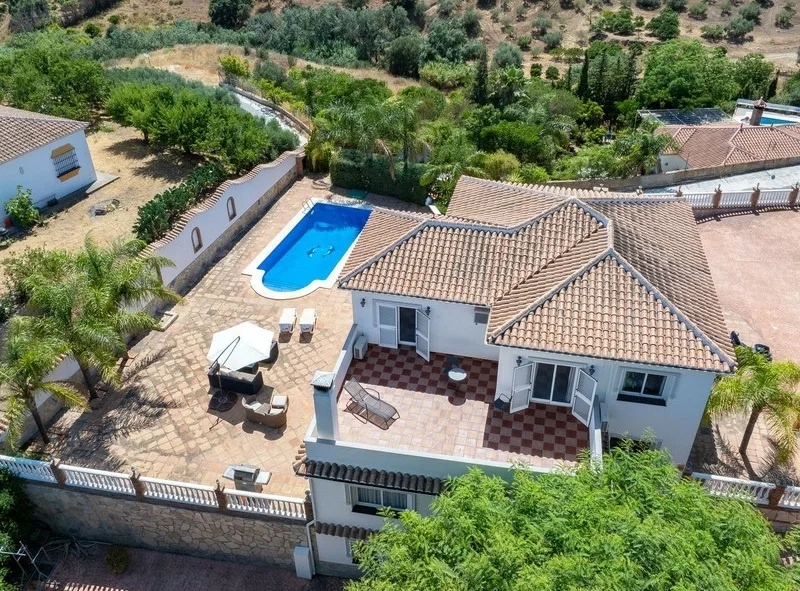 Mediterrane villa met zeezicht en extra bouwperceel – La Cala de Mijas