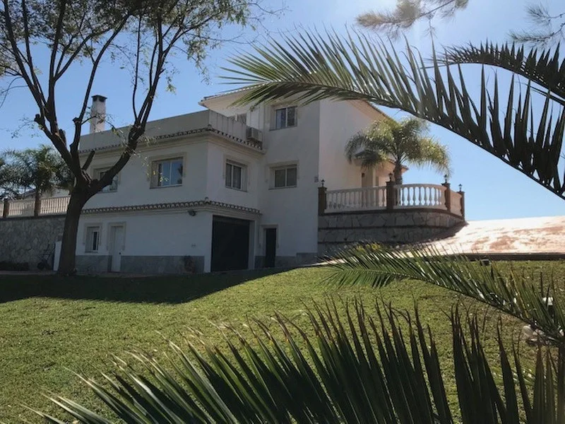 Mediterrane villa met zeezicht en extra bouwperceel – La Cala de Mijas